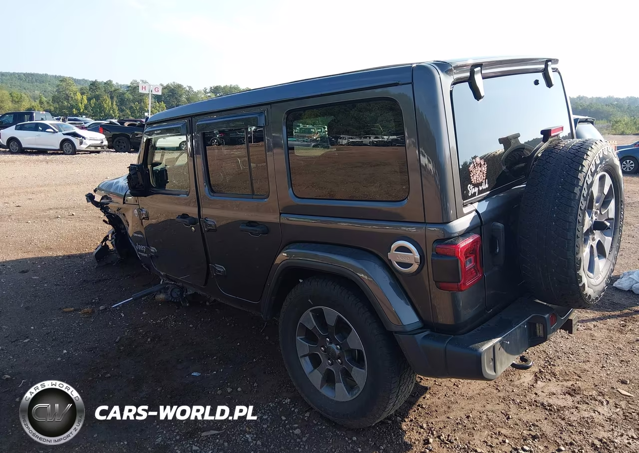 2020 Jeep Wrangler Unlimited Sahara 4X4 VIN:1C4HJXEN2LW329202 - 3