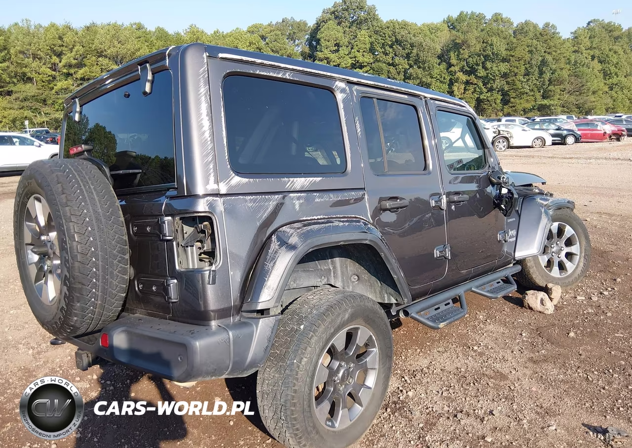 2020 Jeep Wrangler Unlimited Sahara 4X4 VIN:1C4HJXEN2LW329202 - 4