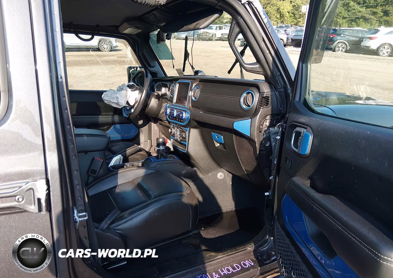 2020 Jeep Wrangler Unlimited Sahara 4X4 VIN:1C4HJXEN2LW329202 - 5