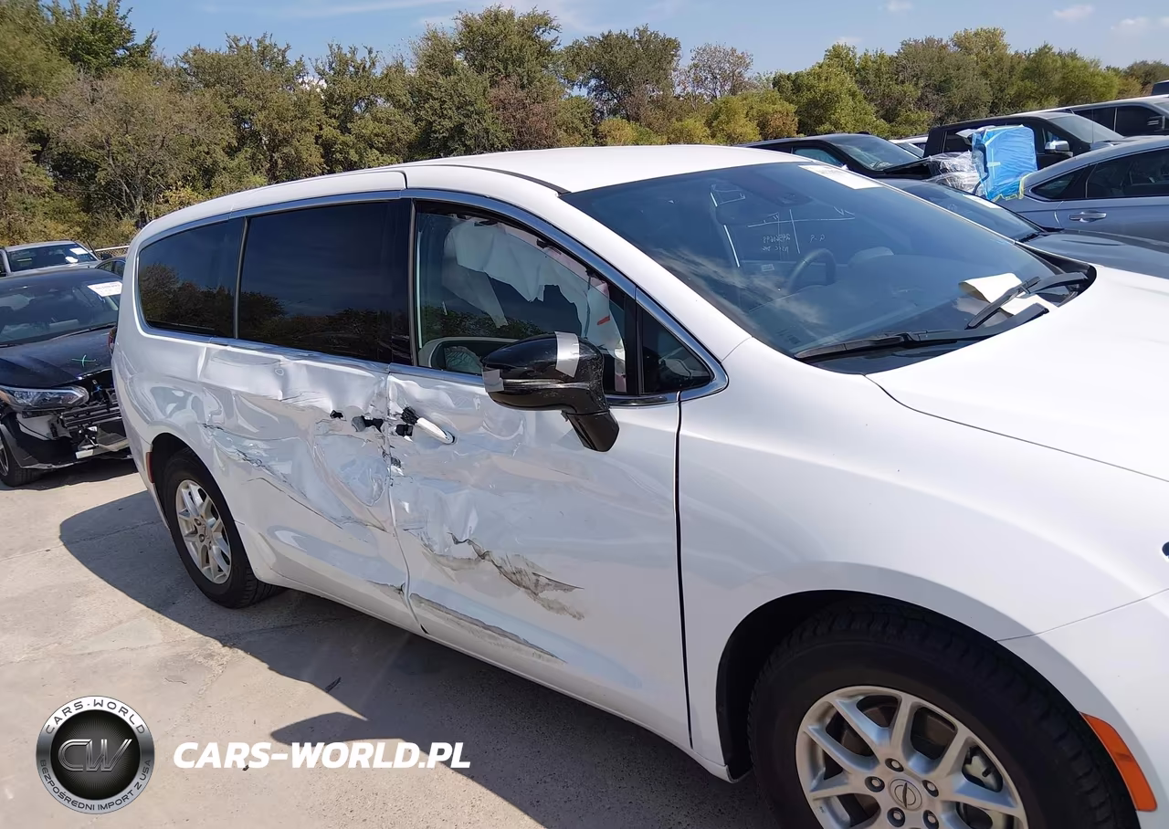 2025 Chrysler Pacifica Select VIN:2C4RC1BG0SR513725 - 13