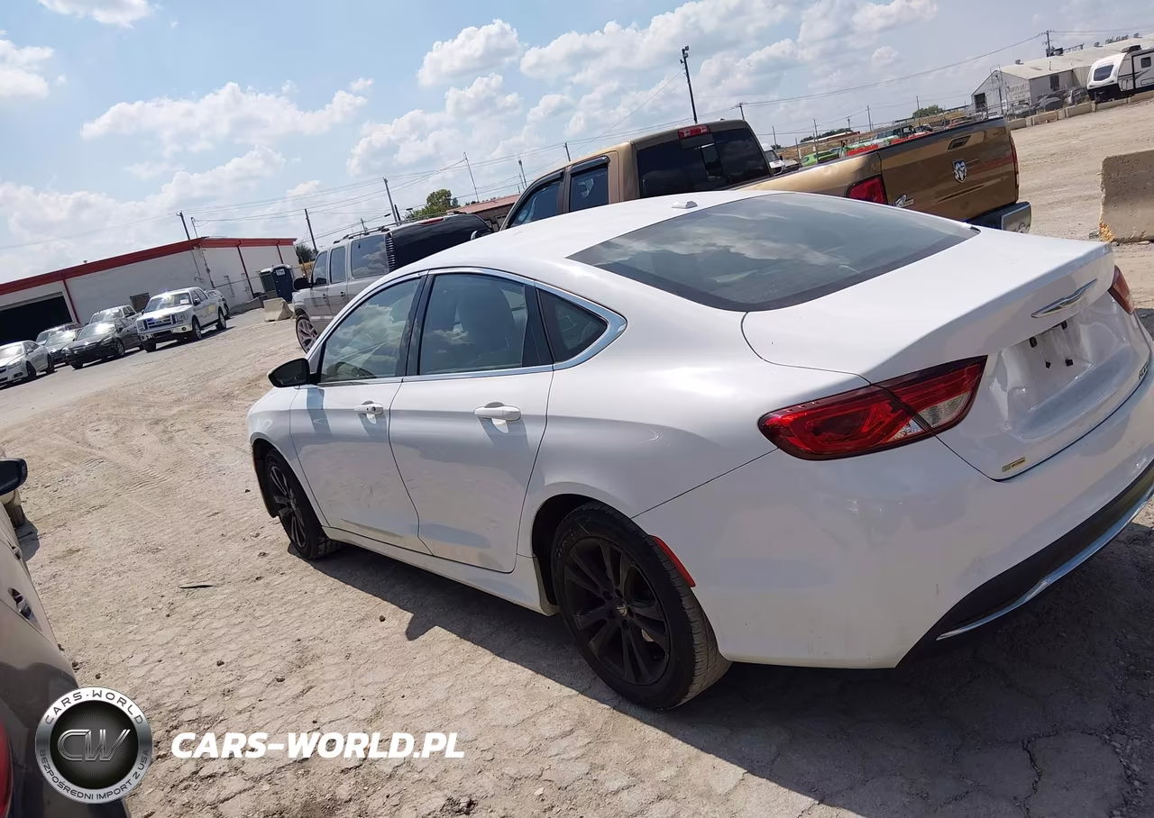 2016 Chrysler 200 Limited VIN:1C3CCCAB0GN136684 - 3