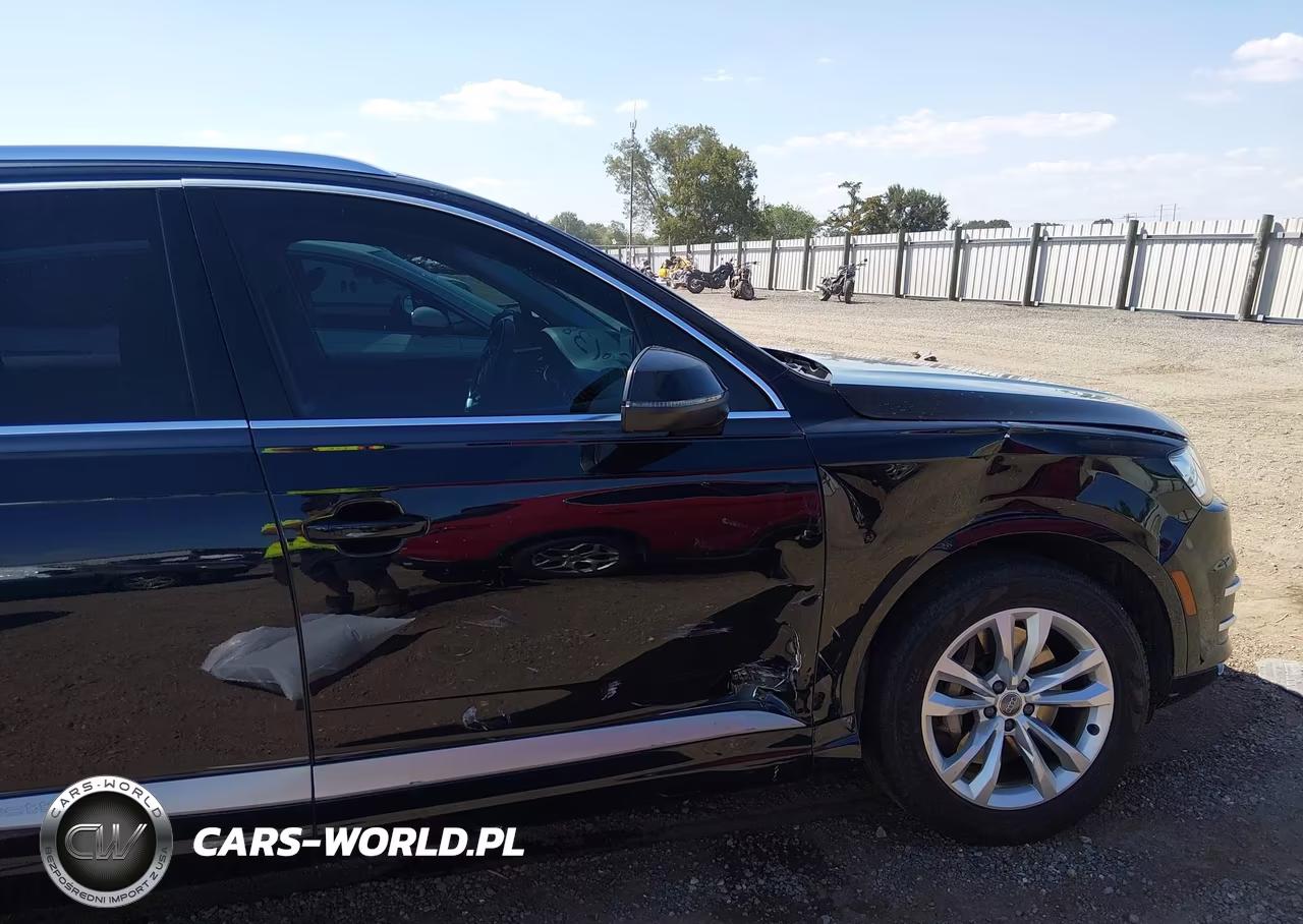2017 Audi Q7 3.0T Premium VIN:WA1AAAF74HD028250 - 6