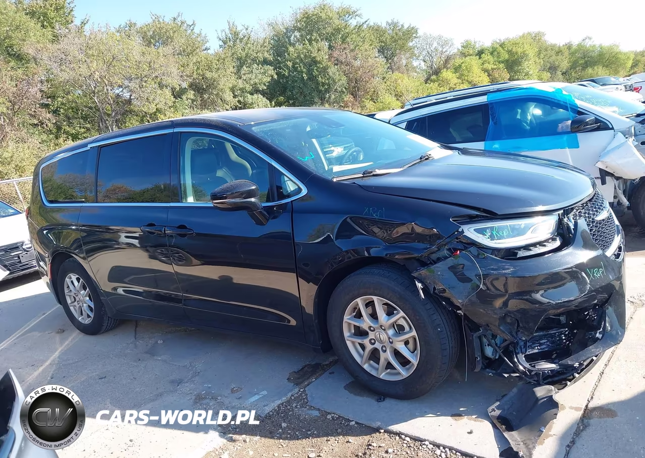 2024 Chrysler Pacifica Touring L VIN:2C4RC1BG7RR101876 - 13