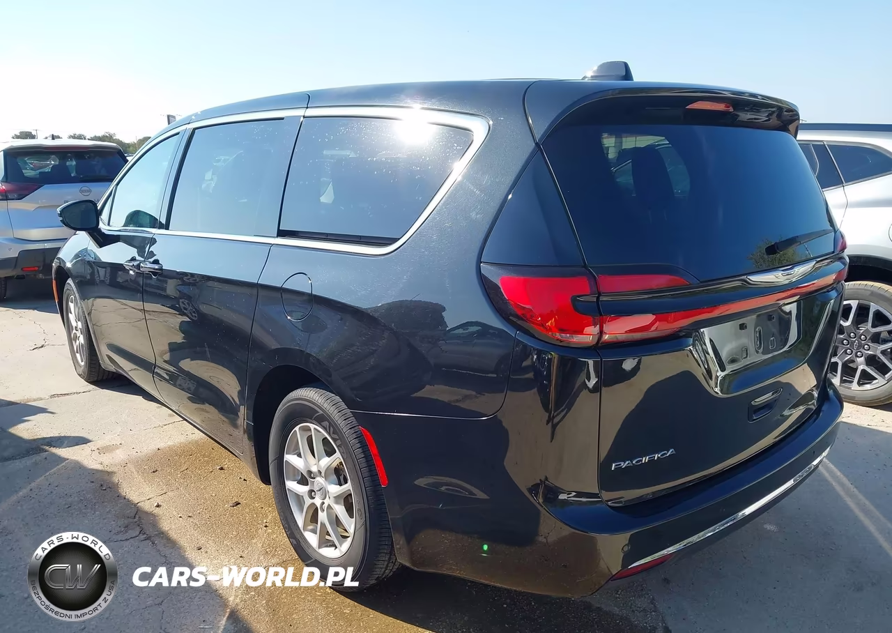 2024 Chrysler Pacifica Touring L VIN:2C4RC1BG7RR101876 - 3