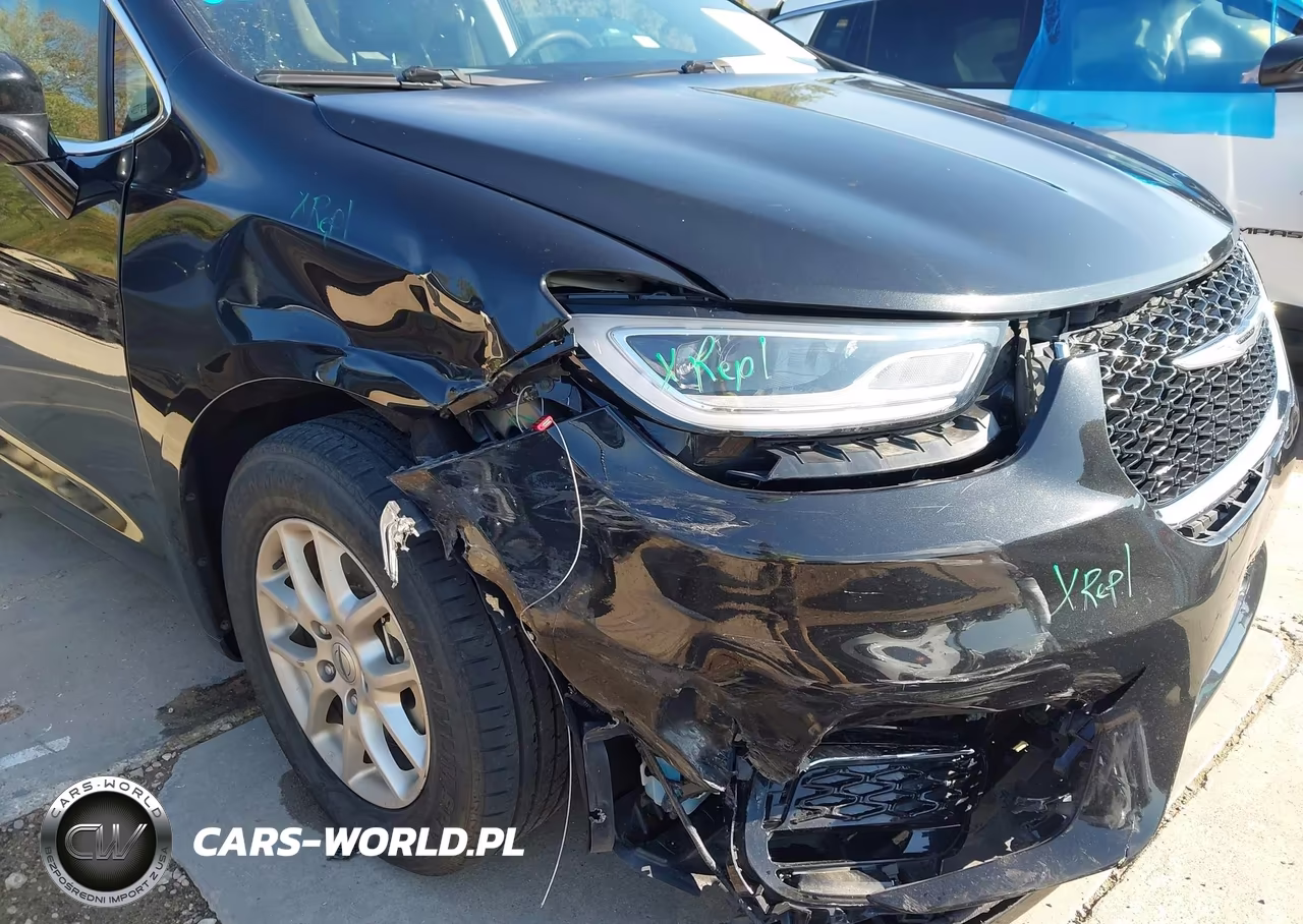 2024 Chrysler Pacifica Touring L VIN:2C4RC1BG7RR101876 - 6