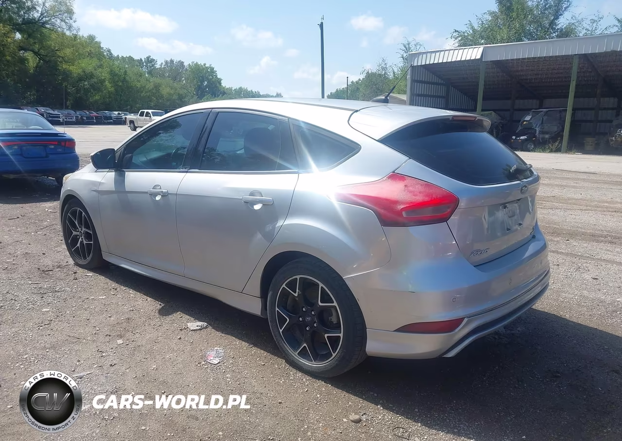 2015 Ford Focus Se VIN:1FADP3K29FL261301 - 3