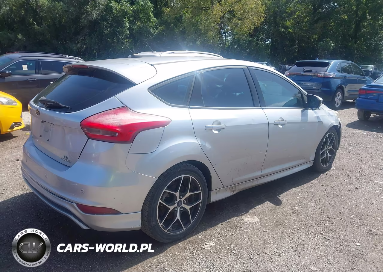 2015 Ford Focus Se VIN:1FADP3K29FL261301 - 4