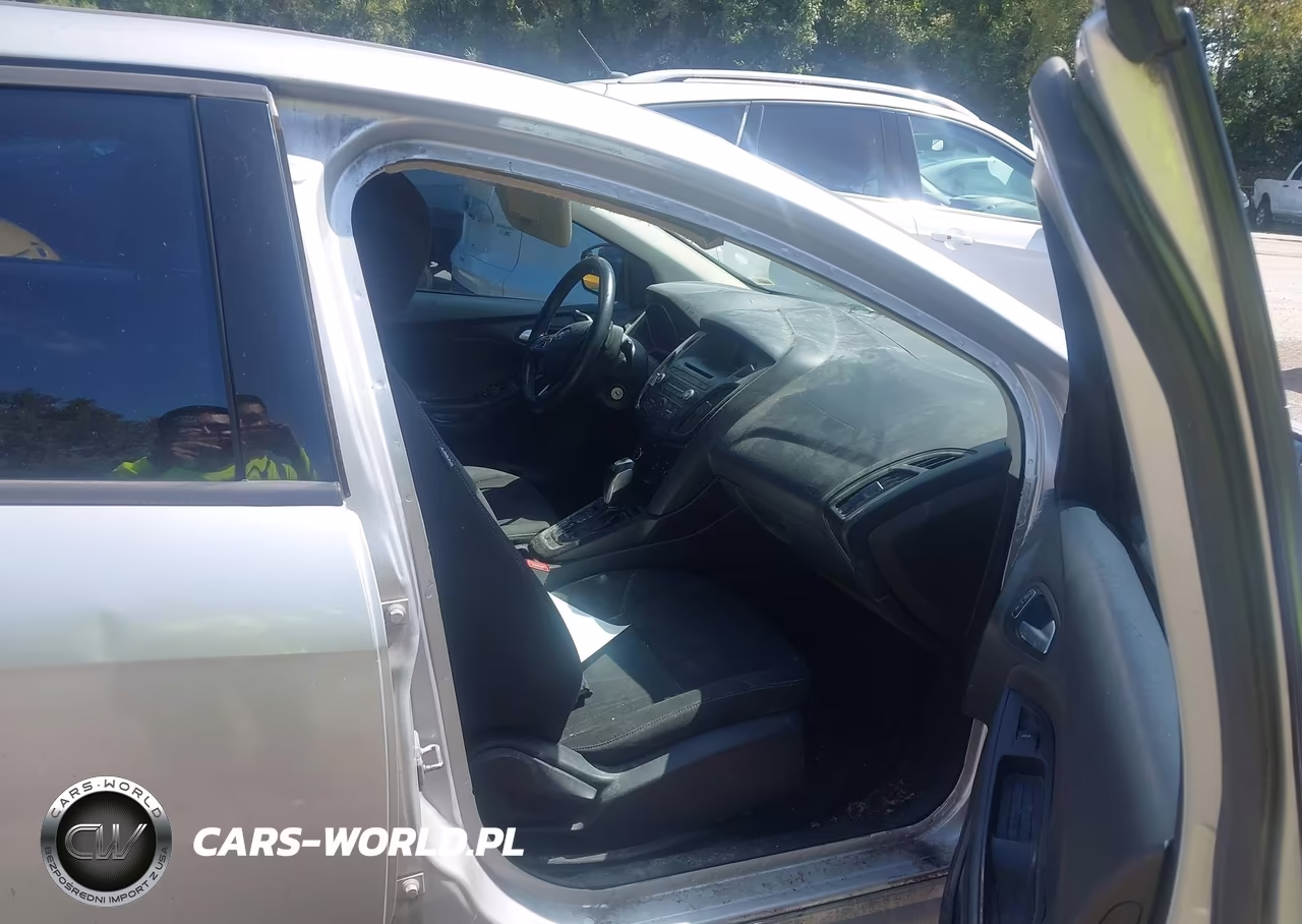 2015 Ford Focus Se VIN:1FADP3K29FL261301 - 5