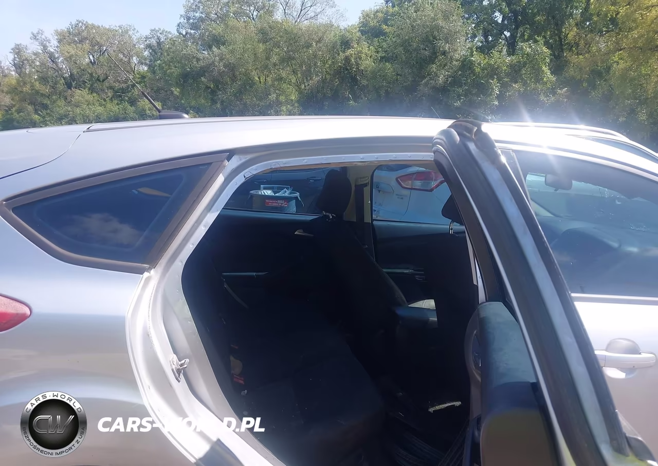 2015 Ford Focus Se VIN:1FADP3K29FL261301 - 8