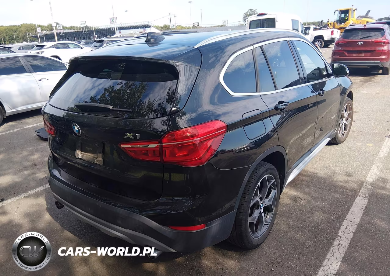 2018 BMW X1 Sdrive28I VIN:WBXHU7C3XJ5H44513 - 4