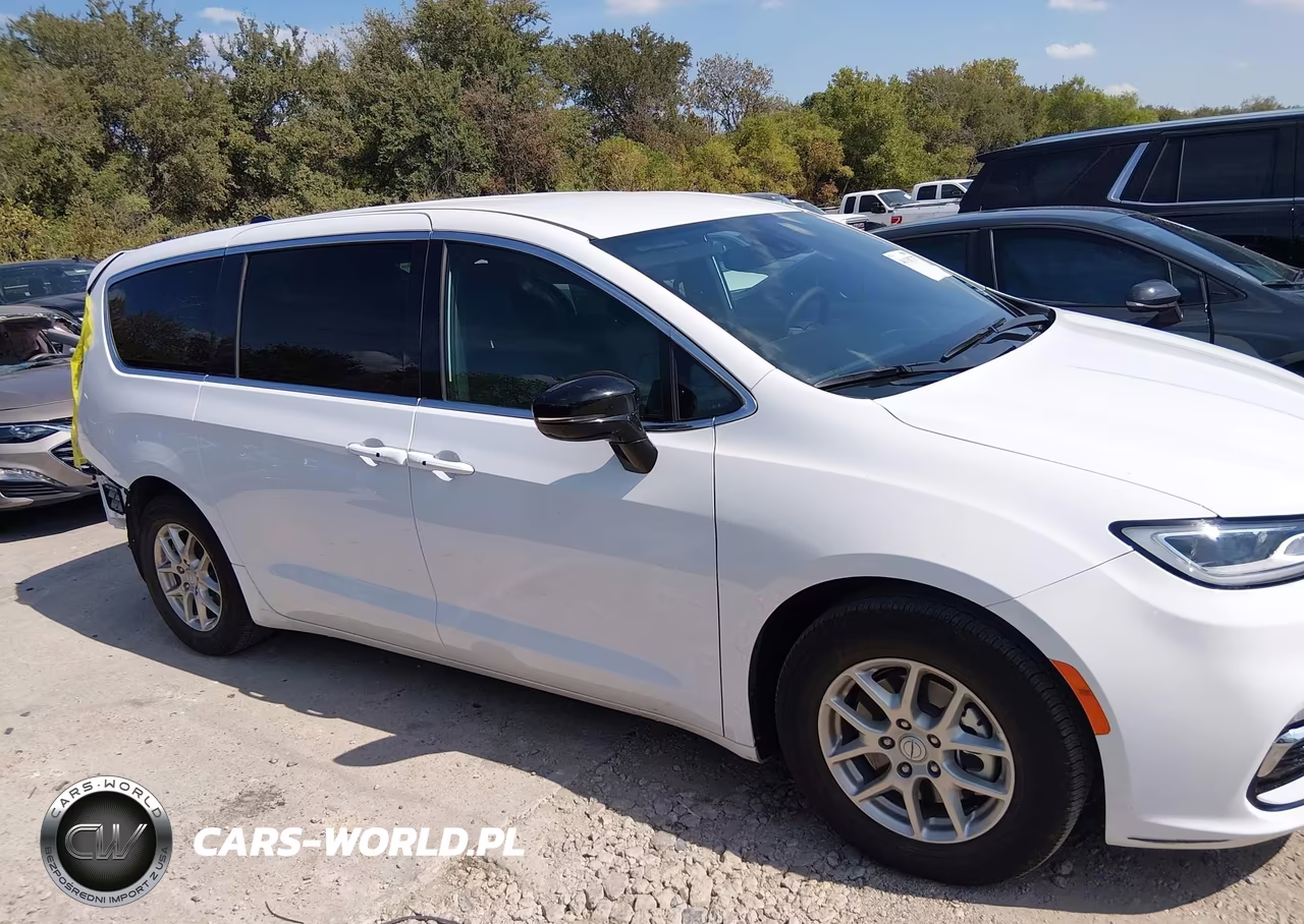 2026 Chrysler Pacifica Select VIN:2C4RC1BG6TR276515 - 13