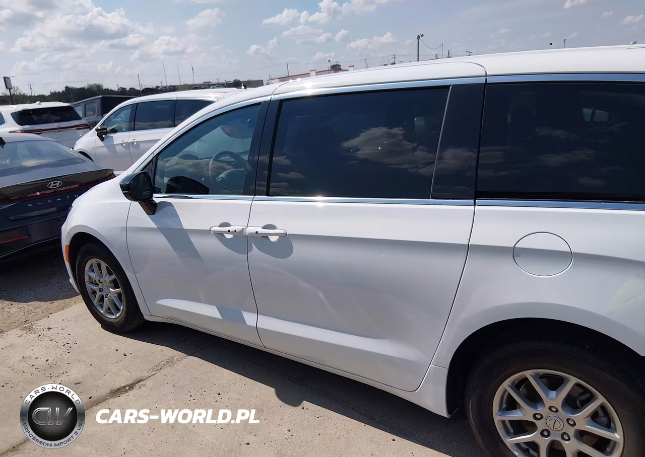 2026 Chrysler Pacifica Select VIN:2C4RC1BG6TR276515 - 14