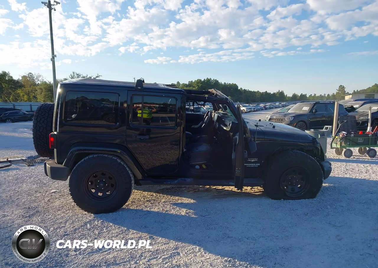 2013 Jeep Wrangler Unlimited Sahara VIN:1C4BJWEG6DL536759 - 14