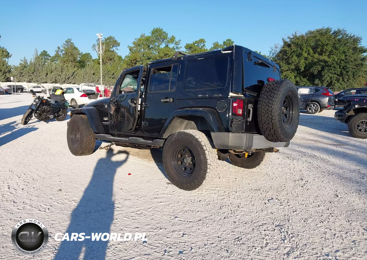 2013 Jeep Wrangler Unlimited Sahara VIN:1C4BJWEG6DL536759 - 3