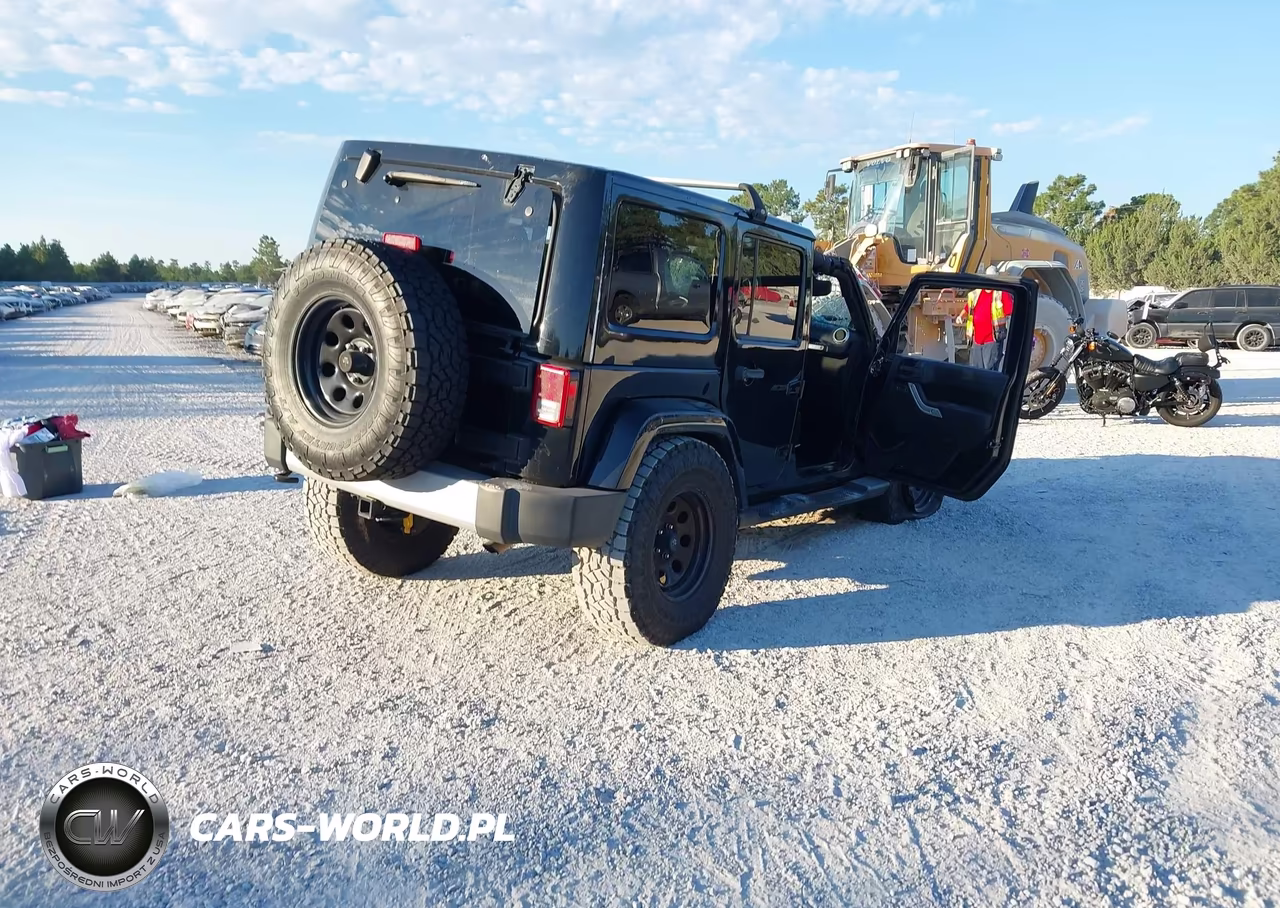 2013 Jeep Wrangler Unlimited Sahara VIN:1C4BJWEG6DL536759 - 4
