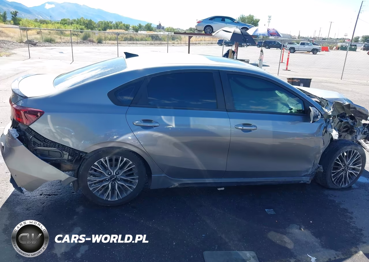 2022 Kia Forte Gt-Line VIN:3KPF54AD8NE435559 - 13