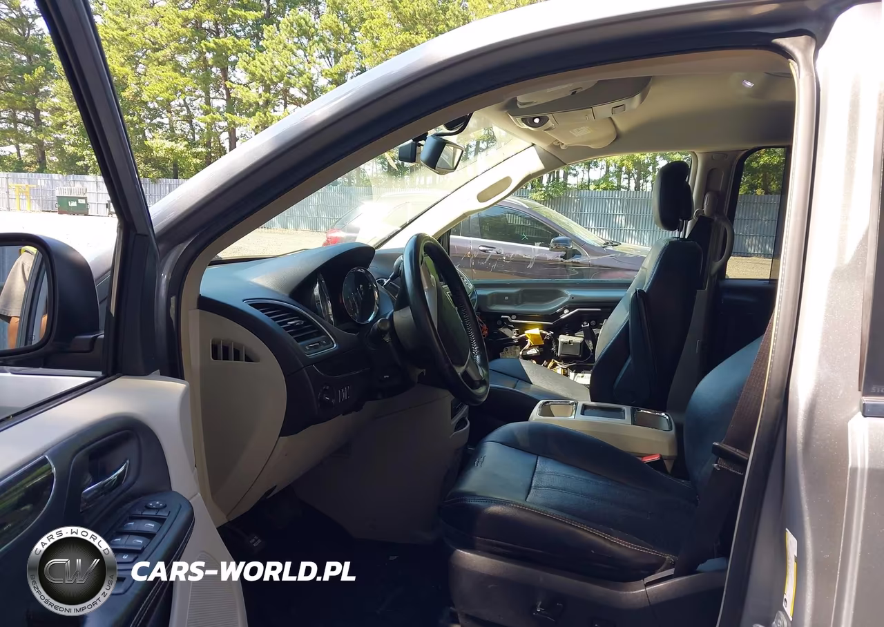 2014 Chrysler Town & Country Touring-L VIN:2C4RC1CG8ER237698 - 5