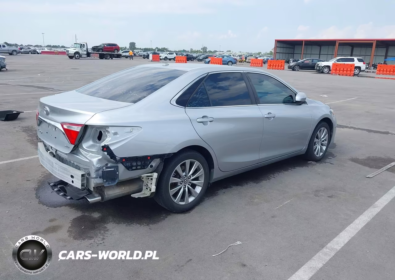 2016 Toyota Camry Xle VIN:4T1BF1FK0GU554837 - 4