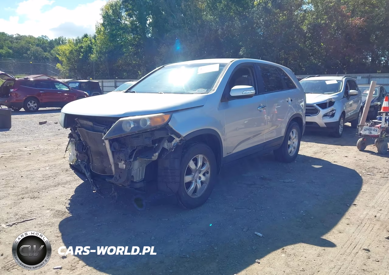 2011 Kia Sorento Lx VIN:5XYKTCA12BG137768 - 2