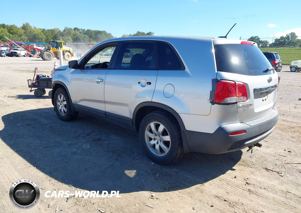 2011 Kia Sorento Lx VIN:5XYKTCA12BG137768 - 3