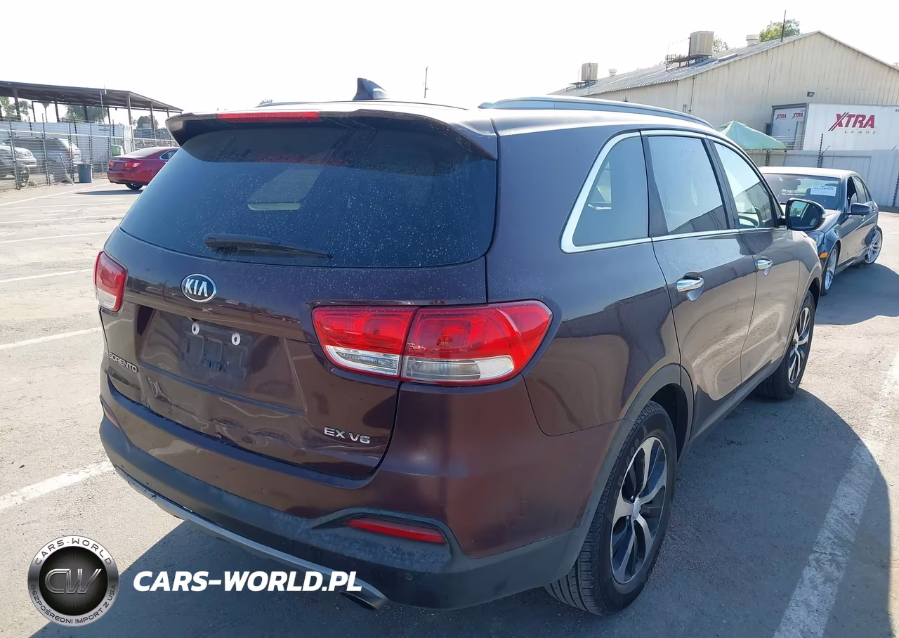 2017 Kia Sorento 3.3L Ex VIN:5XYPH4A58HG243733 - 4