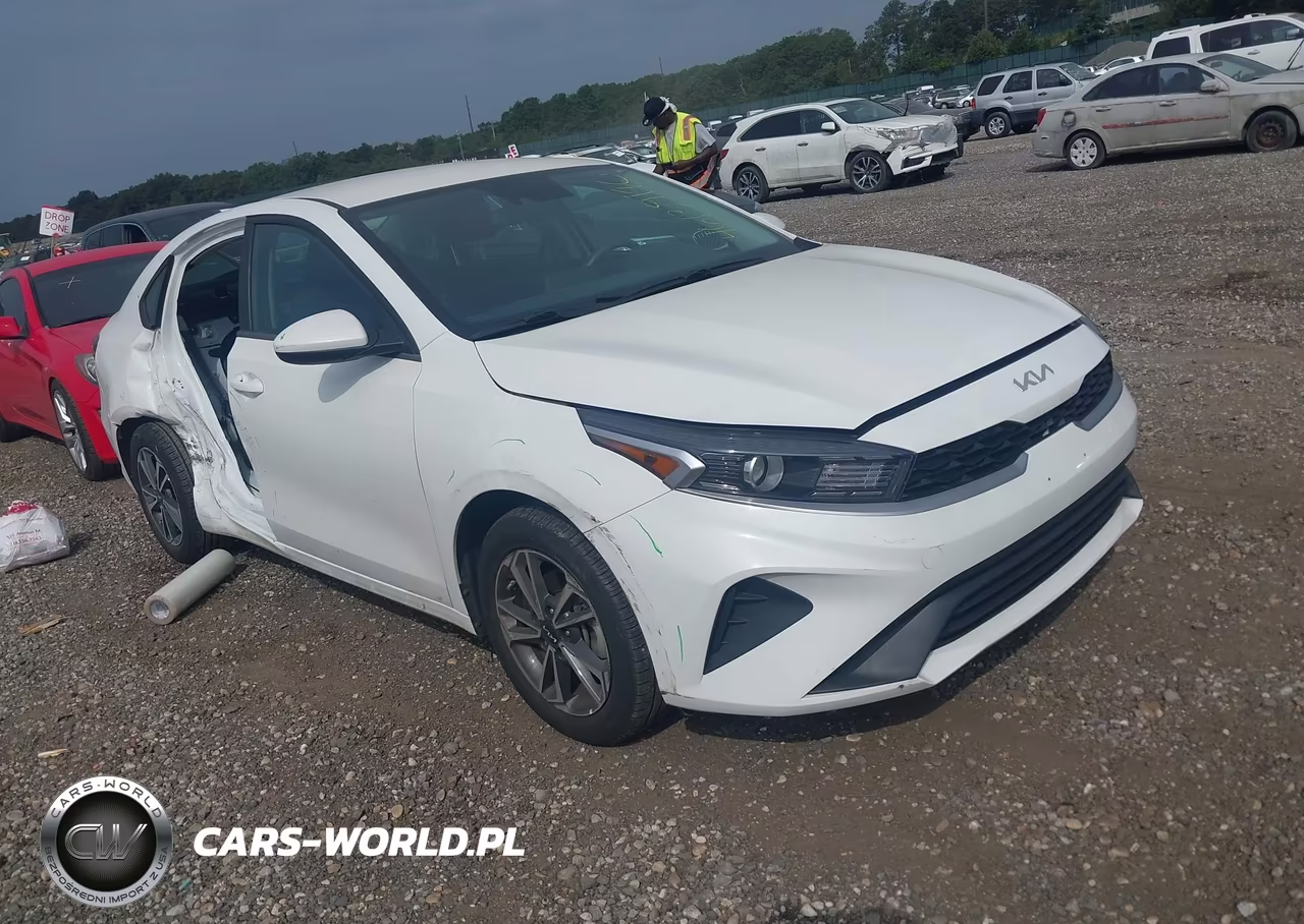 2024 Kia Forte Lxs – zdjęcie 1 z 17