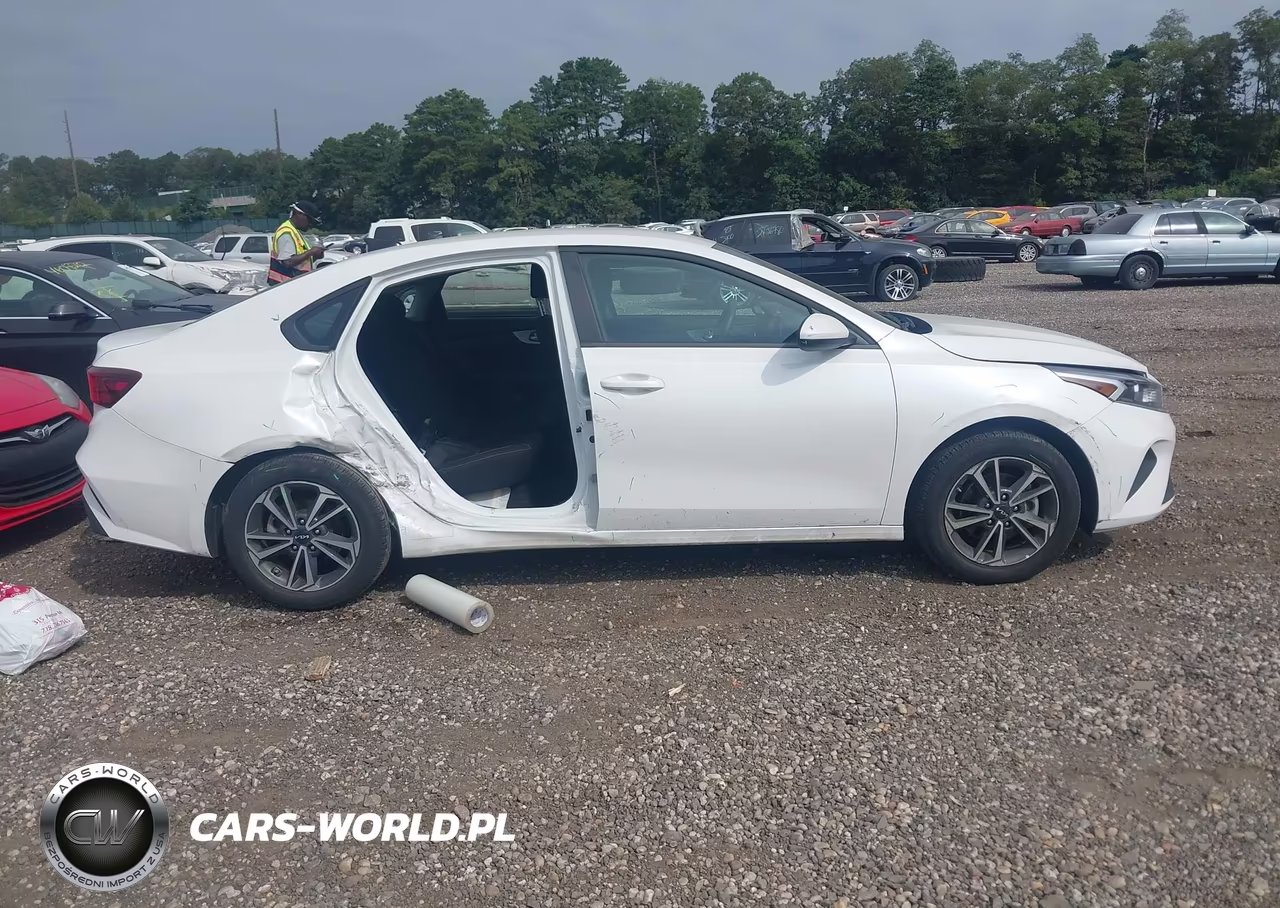 2024 Kia Forte Lxs VIN:3KPF24AD6RE774593 - 13