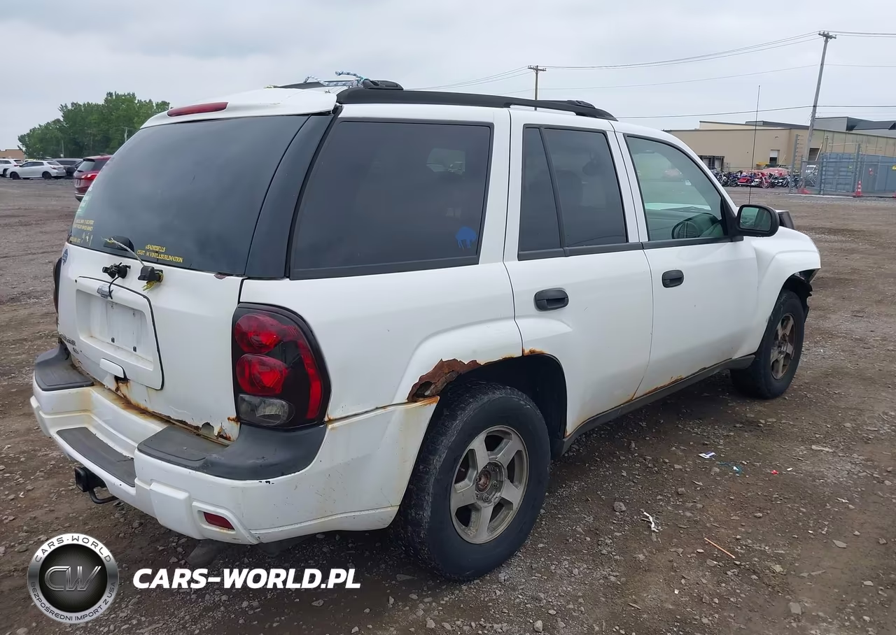 2005 Chevrolet Trailblazer Ls VIN:1GNDT13S652340672 - 4
