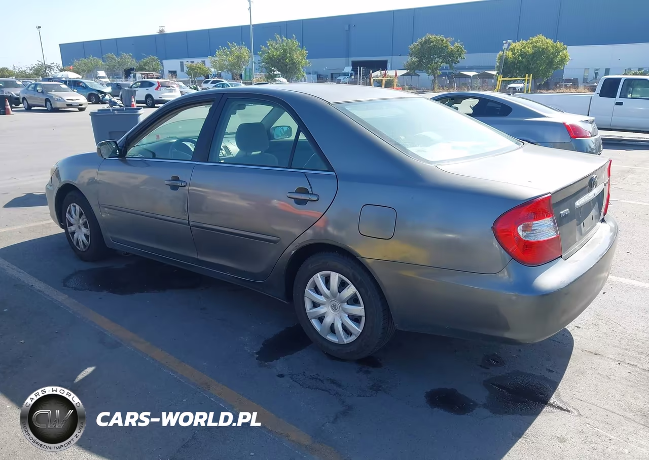 2002 Toyota Camry Le VIN:JTDBE30K920130990 - 3