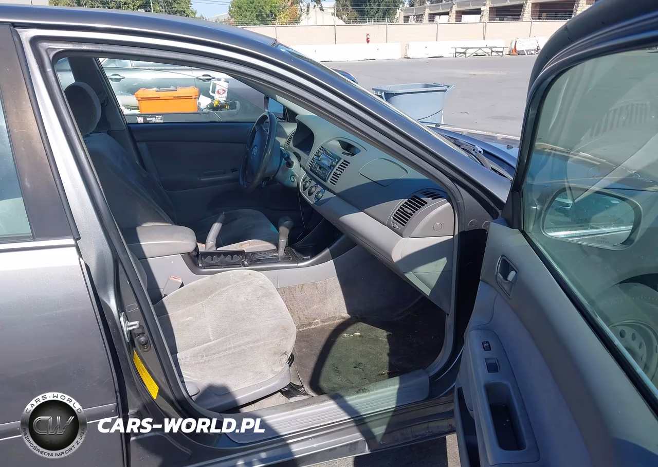 2002 Toyota Camry Le VIN:JTDBE30K920130990 - 5