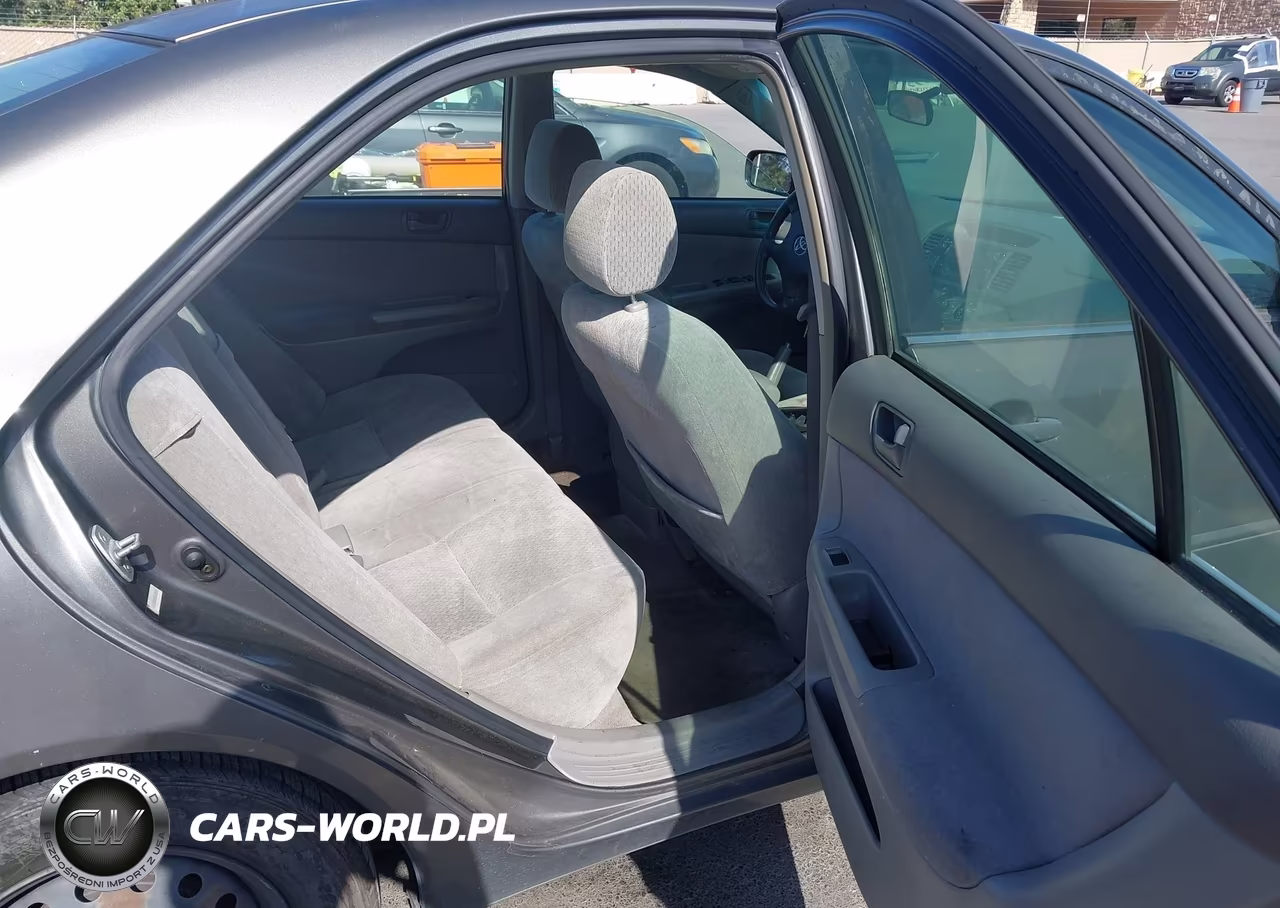 2002 Toyota Camry Le VIN:JTDBE30K920130990 - 8