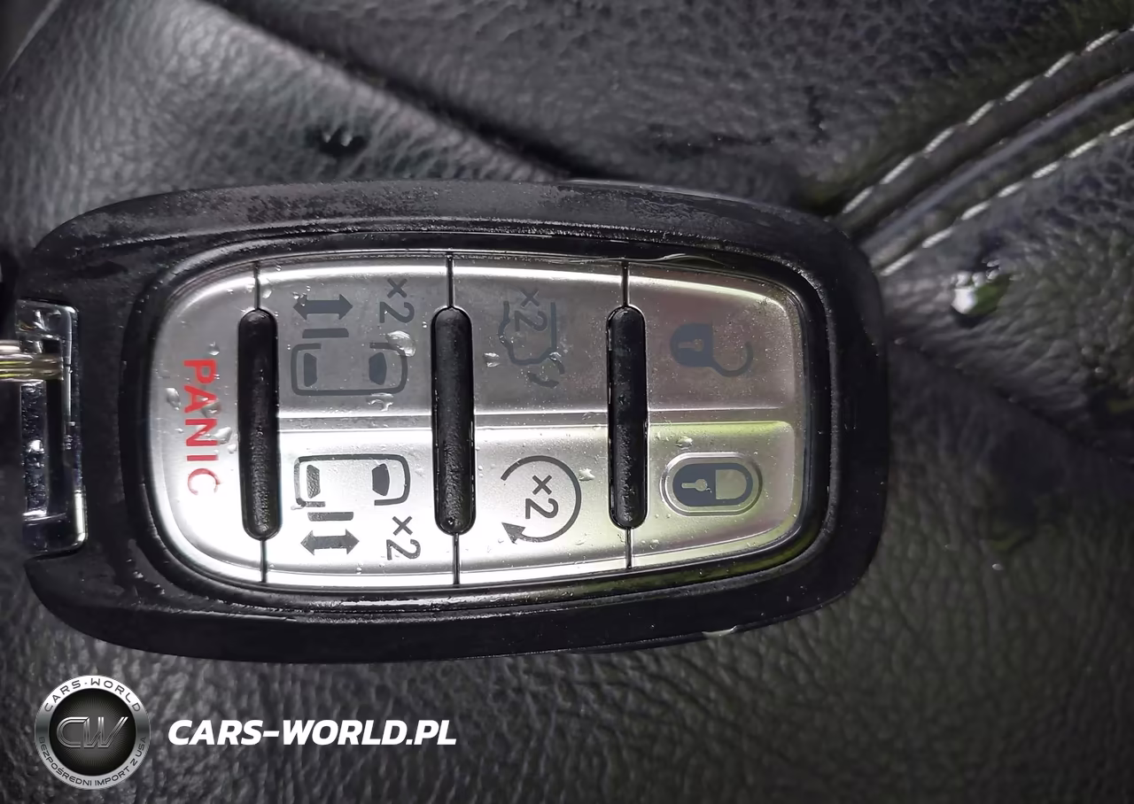2018 Chrysler Pacifica Touring L VIN:2C4RC1BG4JR258642 - 11