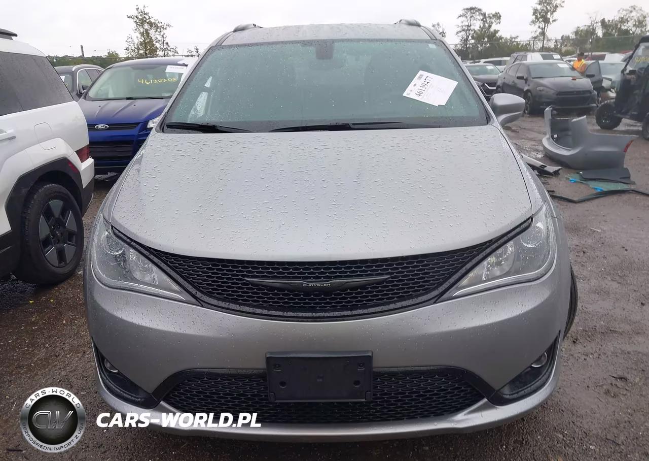 2018 Chrysler Pacifica Touring L VIN:2C4RC1BG4JR258642 - 13