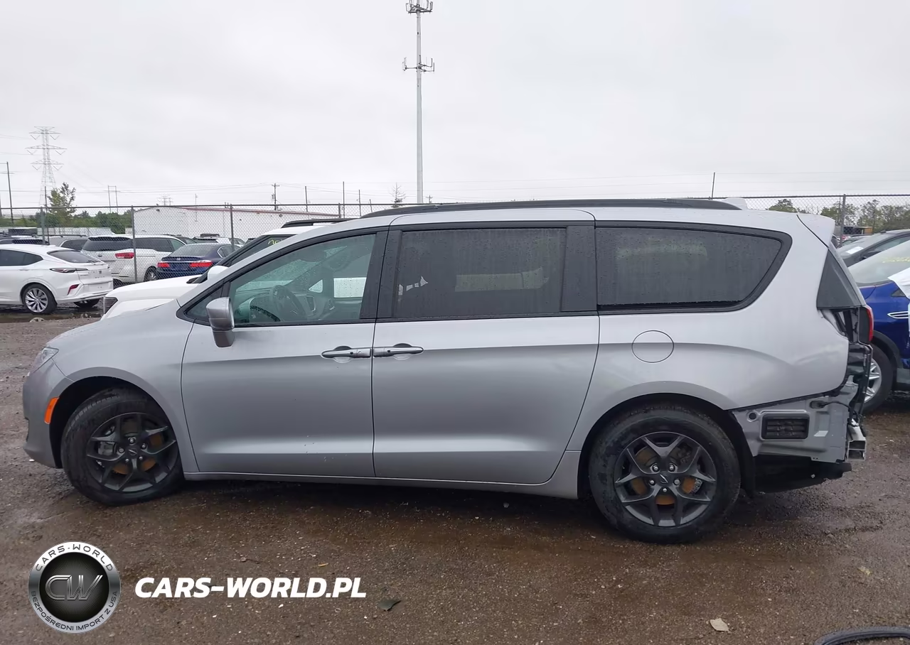 2018 Chrysler Pacifica Touring L VIN:2C4RC1BG4JR258642 - 15