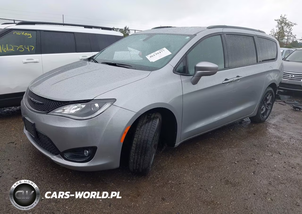 2018 Chrysler Pacifica Touring L VIN:2C4RC1BG4JR258642 - 2