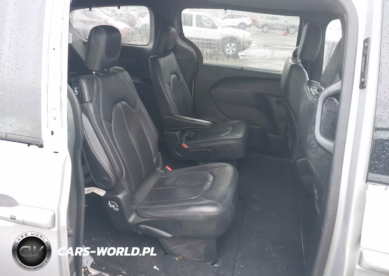 2018 Chrysler Pacifica Touring L VIN:2C4RC1BG4JR258642 - 8