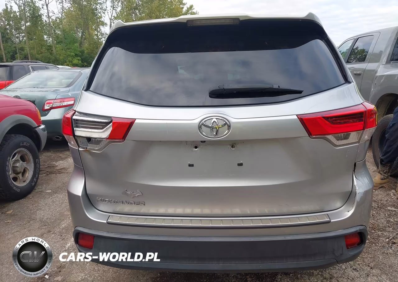 2018 Toyota Highlander Le VIN:5TDZARFHXJS038632 - 17