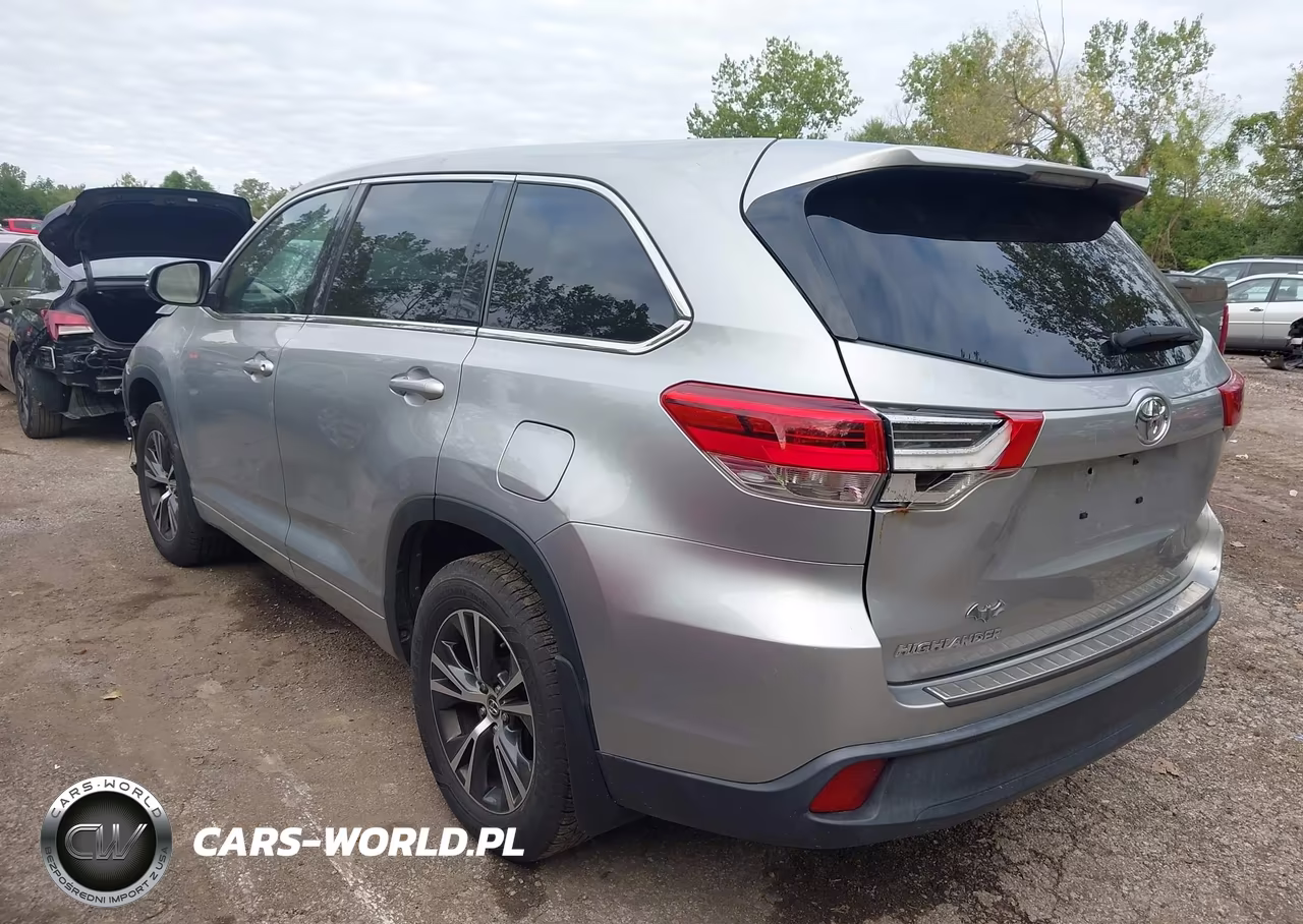 2018 Toyota Highlander Le VIN:5TDZARFHXJS038632 - 3