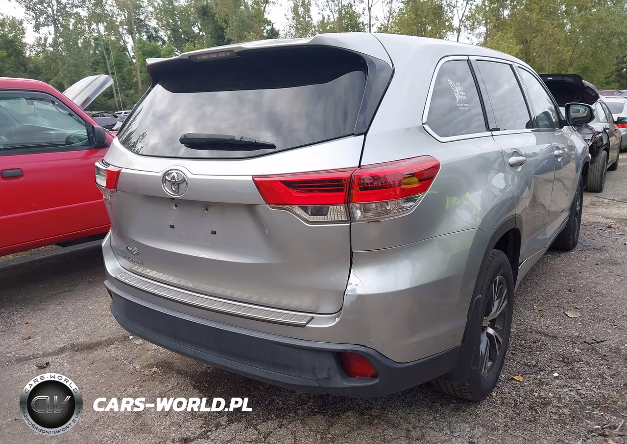 2018 Toyota Highlander Le VIN:5TDZARFHXJS038632 - 4