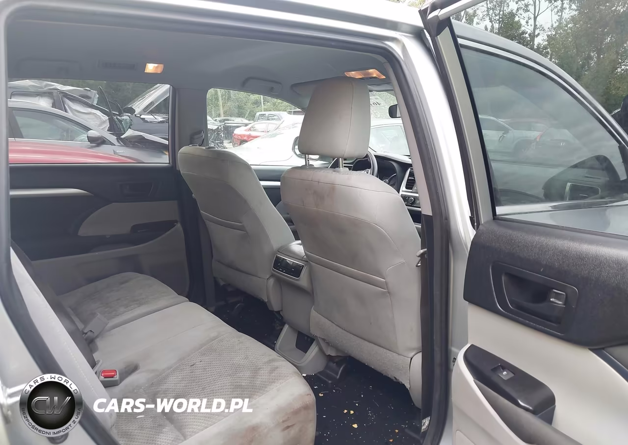 2018 Toyota Highlander Le VIN:5TDZARFHXJS038632 - 8