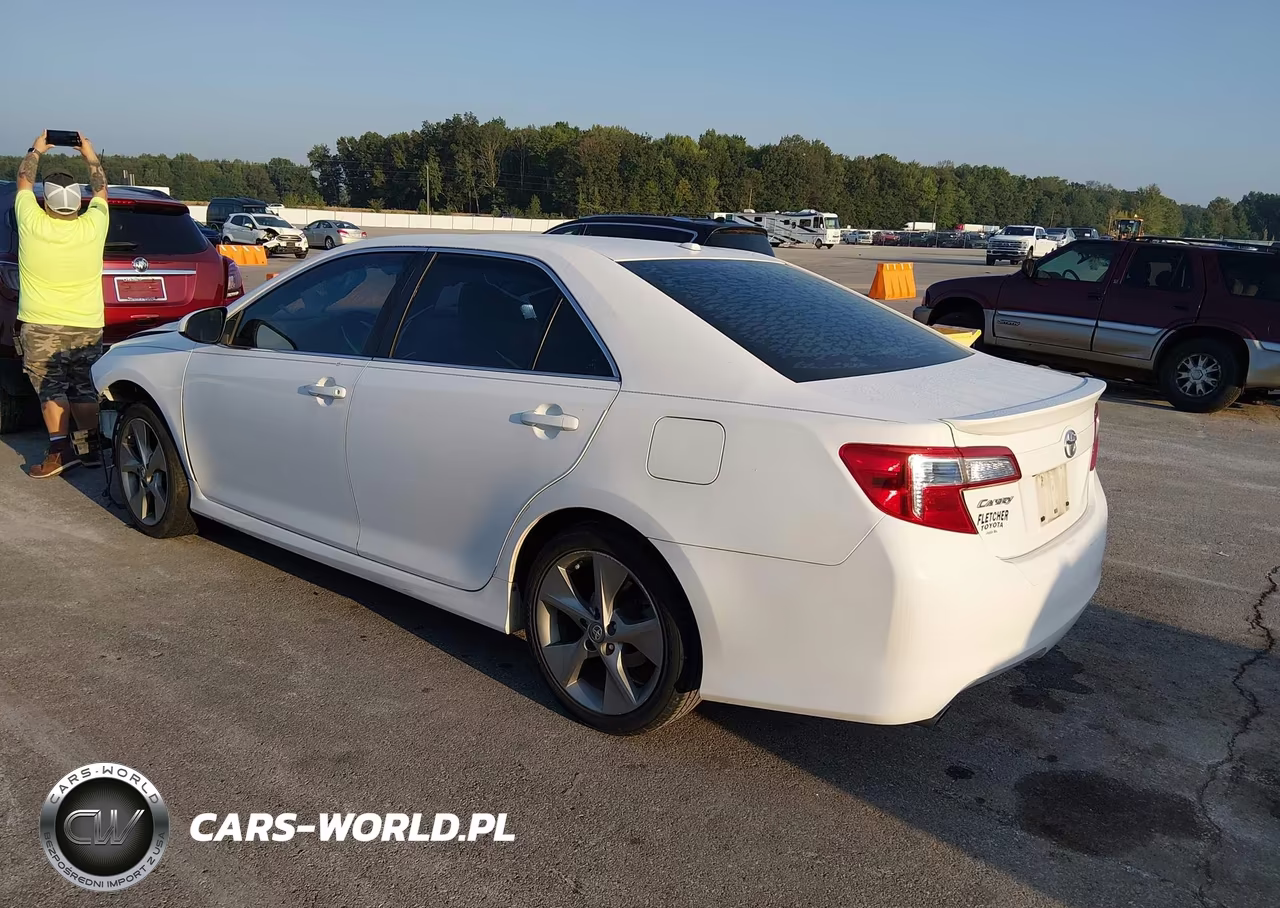 2013 Toyota Camry Se V6 VIN:4T1BK1FK2DU530546 - 3