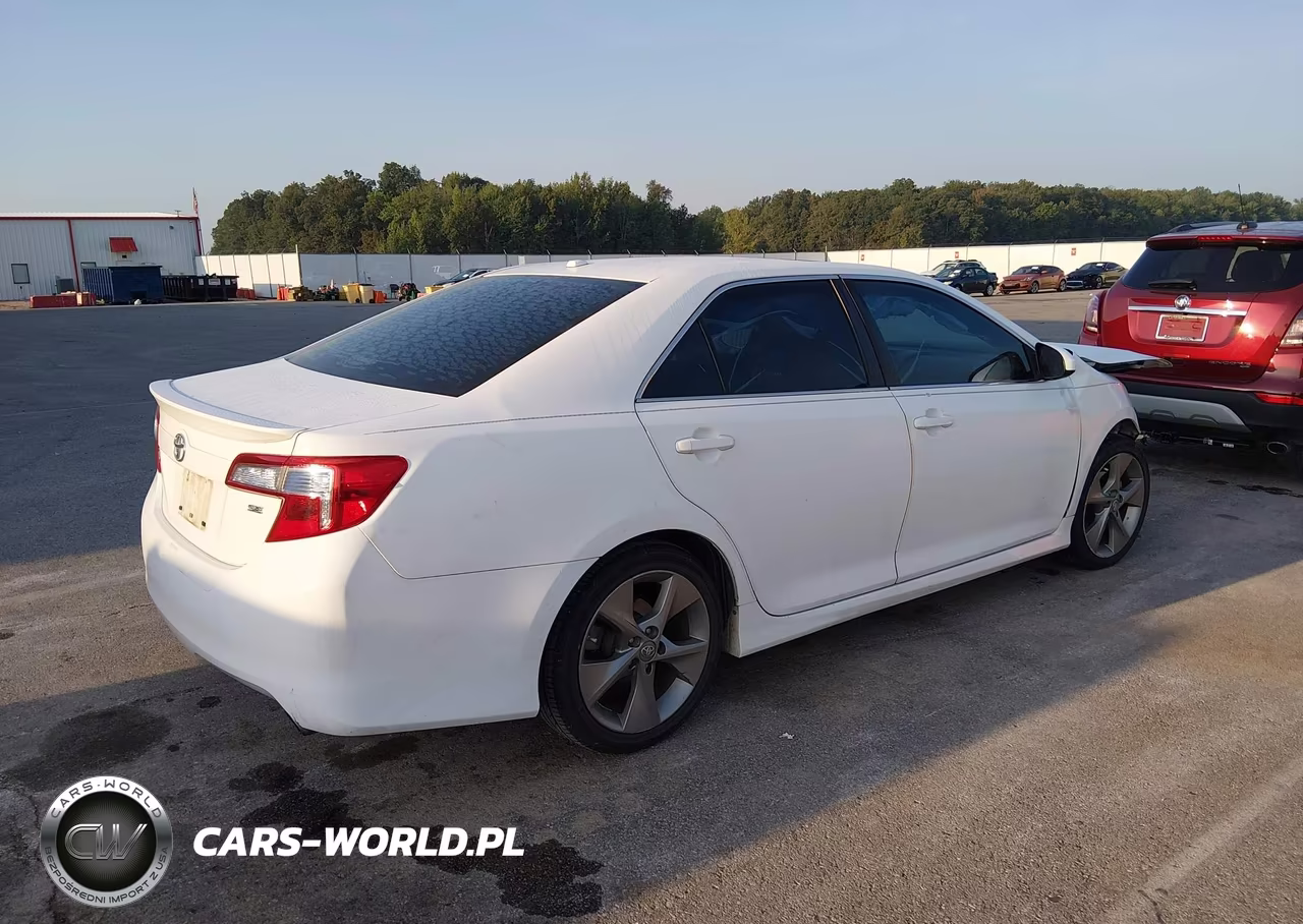 2013 Toyota Camry Se V6 VIN:4T1BK1FK2DU530546 - 4