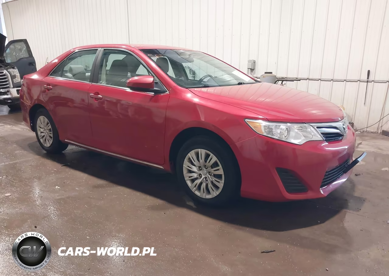 2014 Toyota Camry Le – zdjęcie 1 z 16