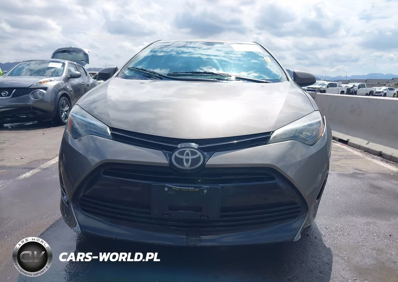 2018 Toyota Corolla Le VIN:2T1BURHE1JC974059 - 12