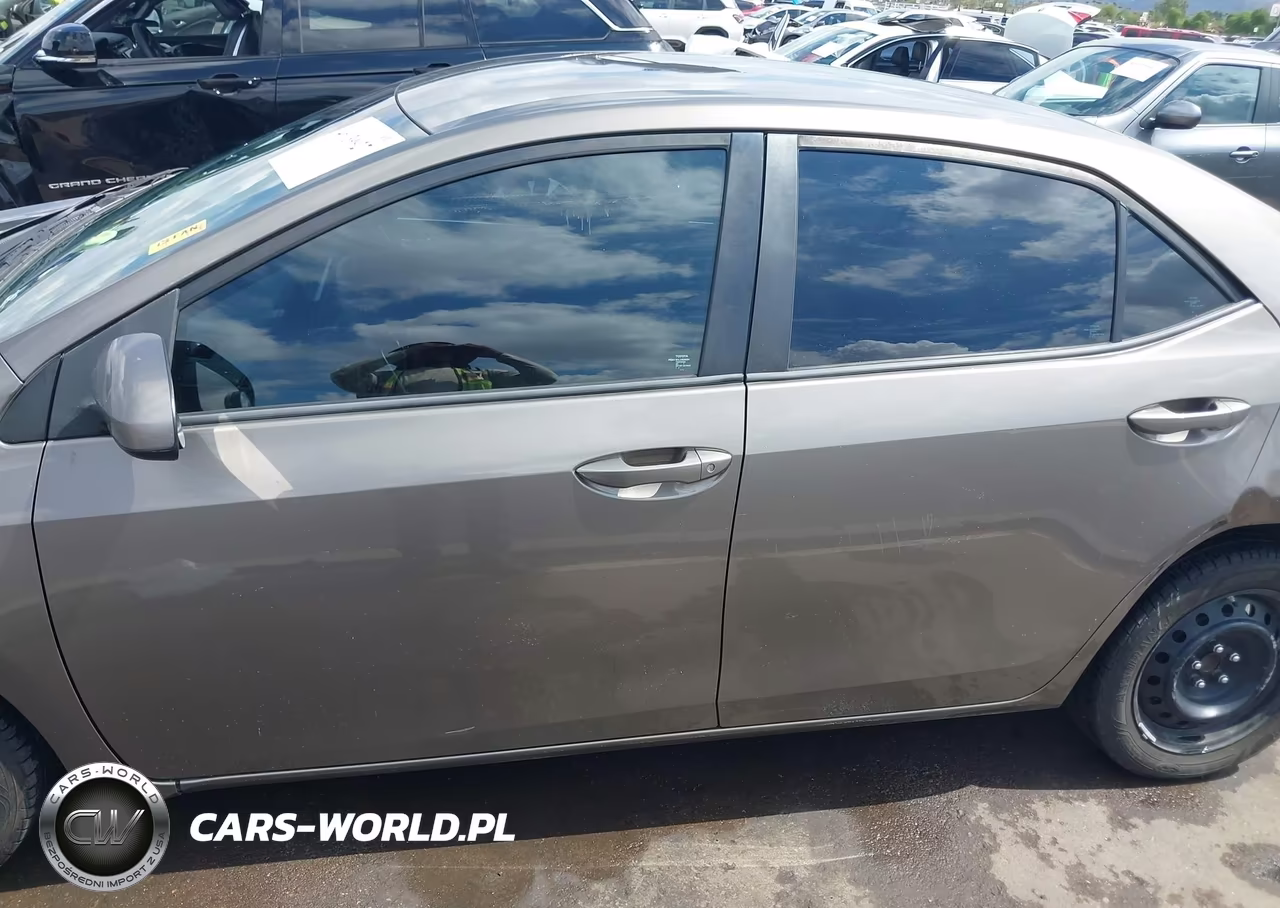 2018 Toyota Corolla Le VIN:2T1BURHE1JC974059 - 14