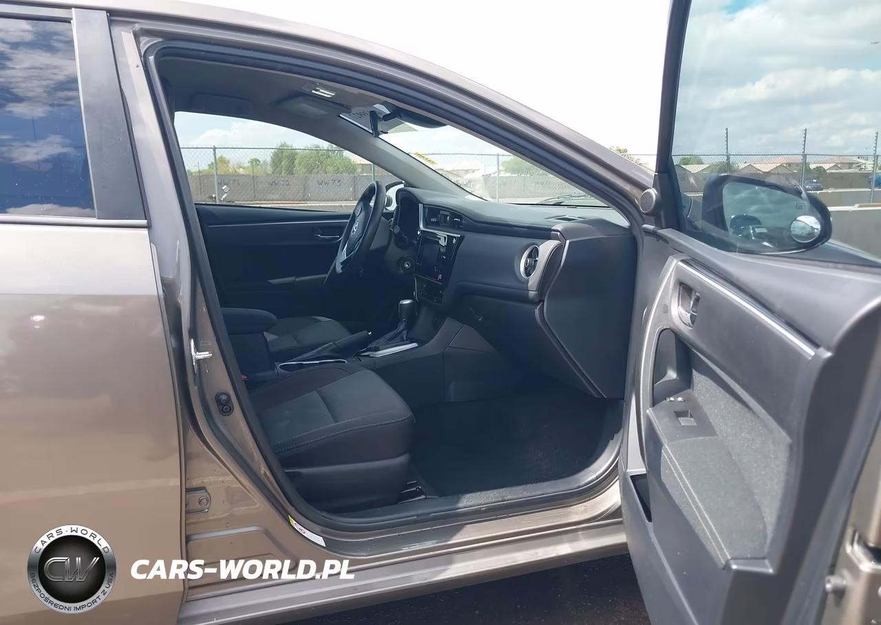 2018 Toyota Corolla Le VIN:2T1BURHE1JC974059 - 5