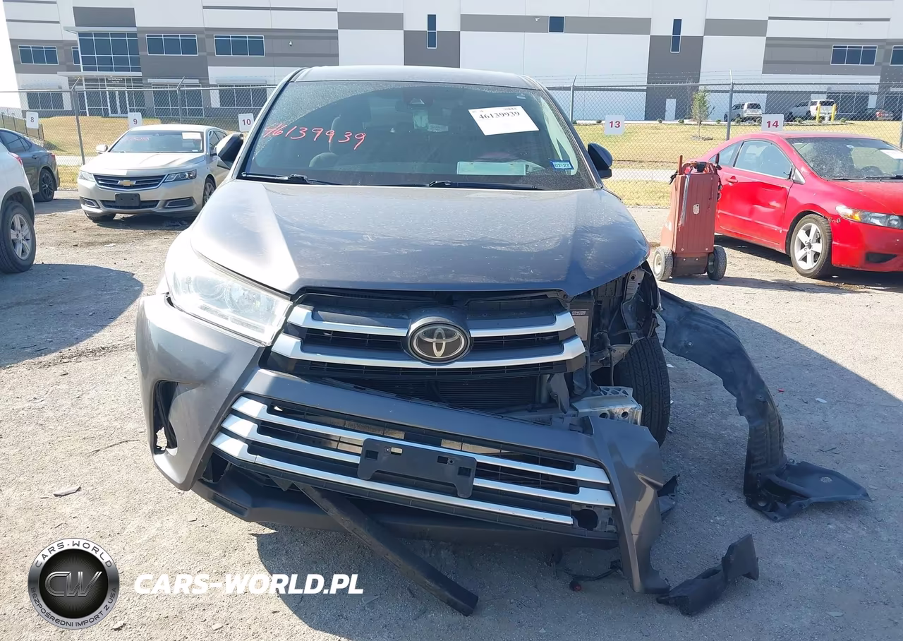 2018 Toyota Highlander Le VIN:5TDZARFH3JS035412 - 12