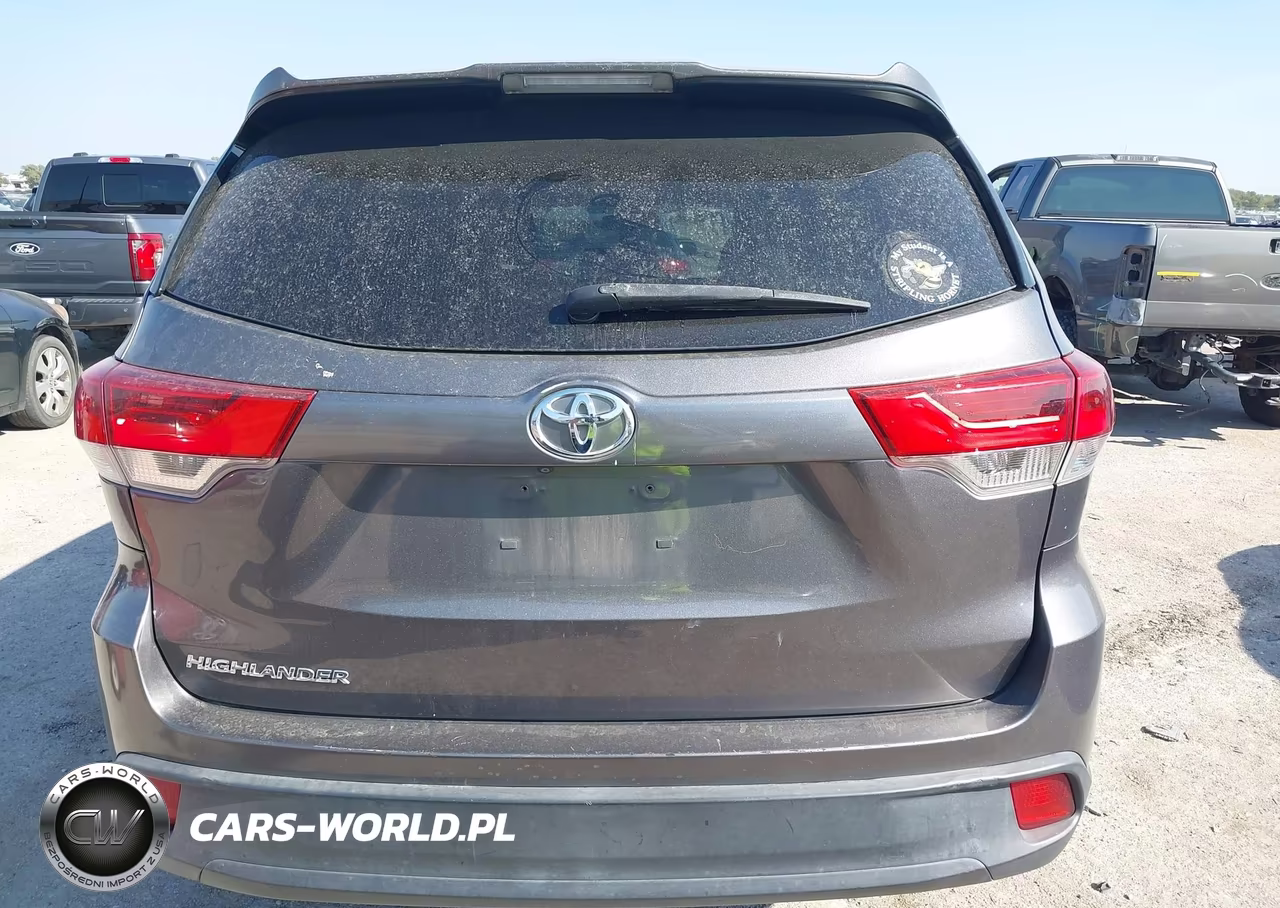 2018 Toyota Highlander Le VIN:5TDZARFH3JS035412 - 16