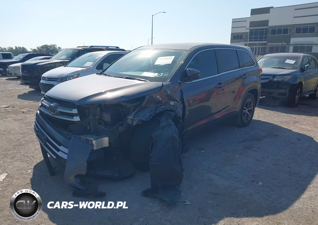 2018 Toyota Highlander Le VIN:5TDZARFH3JS035412 - 2