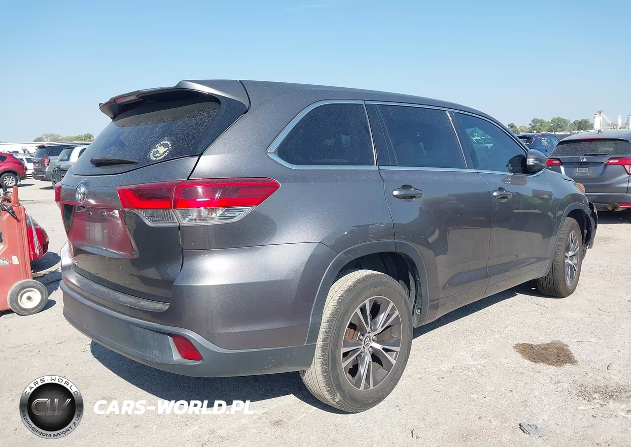 2018 Toyota Highlander Le VIN:5TDZARFH3JS035412 - 4